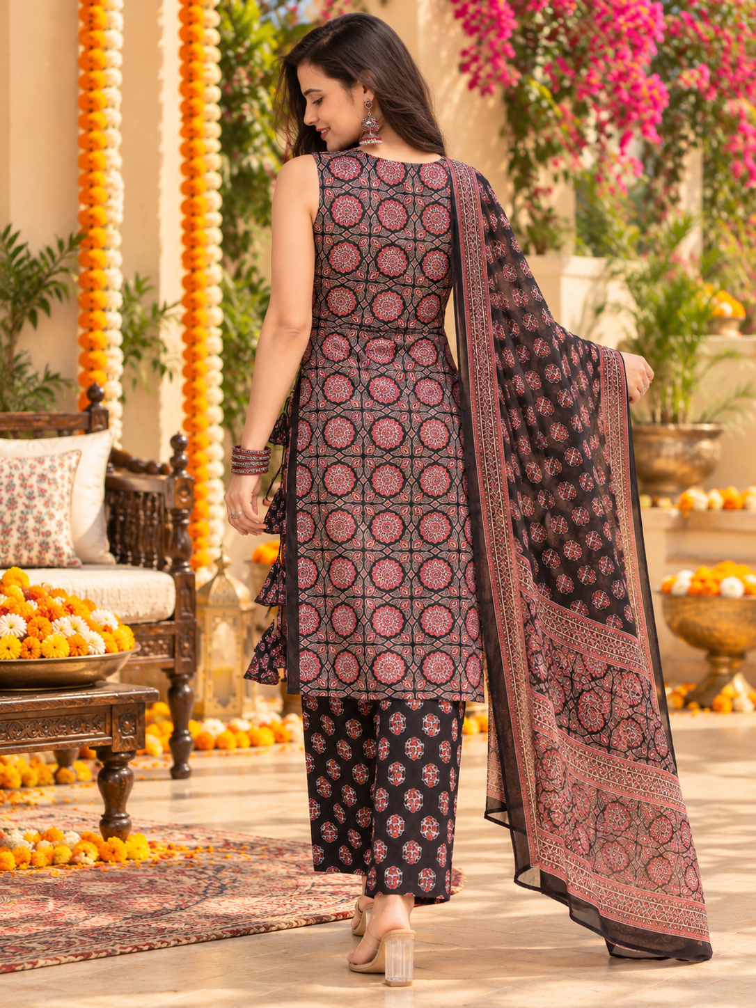 Women’s Black Floral Printed Kurta Pant Set with Dupatta
